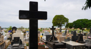 Manutenção e limpeza de túmulos no Cemitério de Presidente Venceslau podem ser realizadas até amanhã