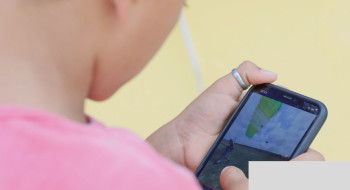 Alesp aprova projeto que proíbe uso de celular nas escolas do estado