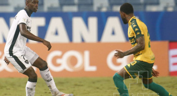 Botafogo joga para tentar manter vantagem na ponta do Brasileiro