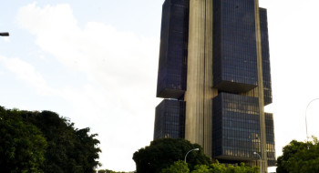 Em semana de Copom, mercado eleva previsões para taxa de juros