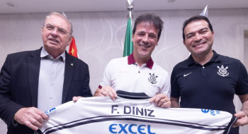 Fernando Diniz é anunciado como novo técnico do Corinthians