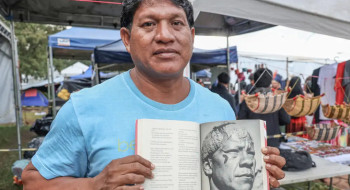 Indígena no Xingu aprendeu português para salvar aldeia, diz biógrafo