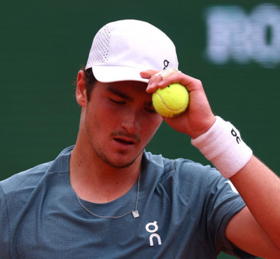 João Fonseca cai nas quartas de Mônaco para Zverev, número 3 do mundo