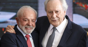 Lewandowski entrega carta de demissão do Ministério da Justiça a Lula