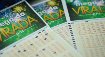 Lotéricas ficam cheias em dia de sorteio da Mega da Virada