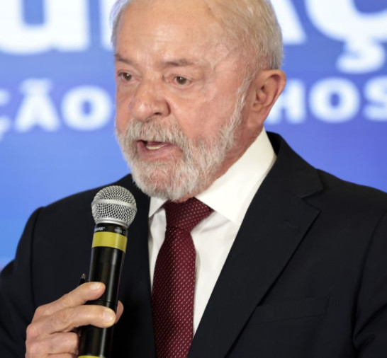 Lula quer incluir inadimplentes do FIES em pacote contra endividamento