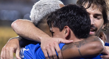 Matheus Pereira decide e Cruzeiro estreia da Libertadores com vitória