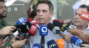 Médico de Bolsonaro confirma traumatismo craniano leve