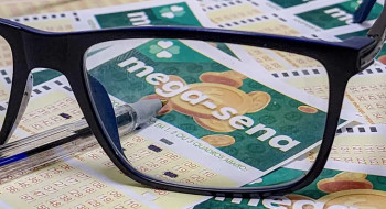 Mega-Sena acumula para R$ 50 milhões; sorteio será na terça (20)