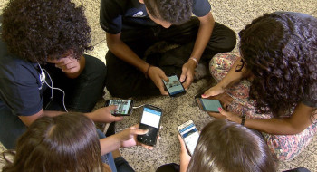 Pesquisa: 86% dos brasileiros apoiam restrição de celular nas escolas
