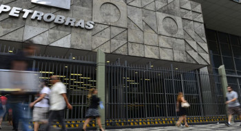 Petrobras destitui diretor de área que vendeu gás com 100% de ágio