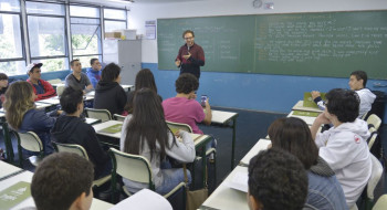 Piso do magistério tem reajuste de 5,4% e vai a R$ 5,1 mil em 2026