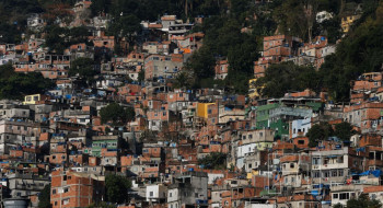 Quase 16,4 milhões de pessoas moram em favelas no Brasil, revela Censo