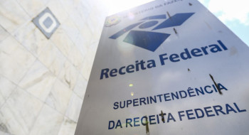 Receita nega aumento de imposto para professores com novo piso