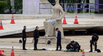Sede do Supremo volta a ser cercada por grades após atentado