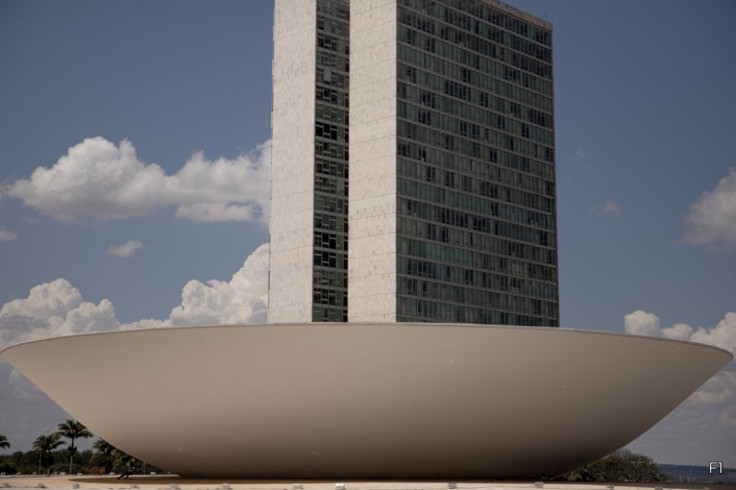 Senado aprova PEC que muda regras dos precatórios