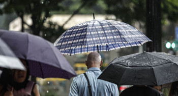 Tempestades por passagem de ciclone ainda ameaçam três estados
